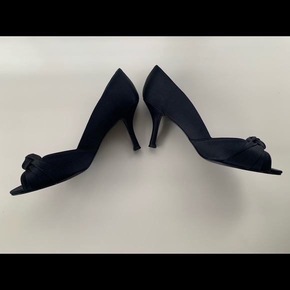 Stuart Weizmann Black Satin Heels - Picture 4 of 7